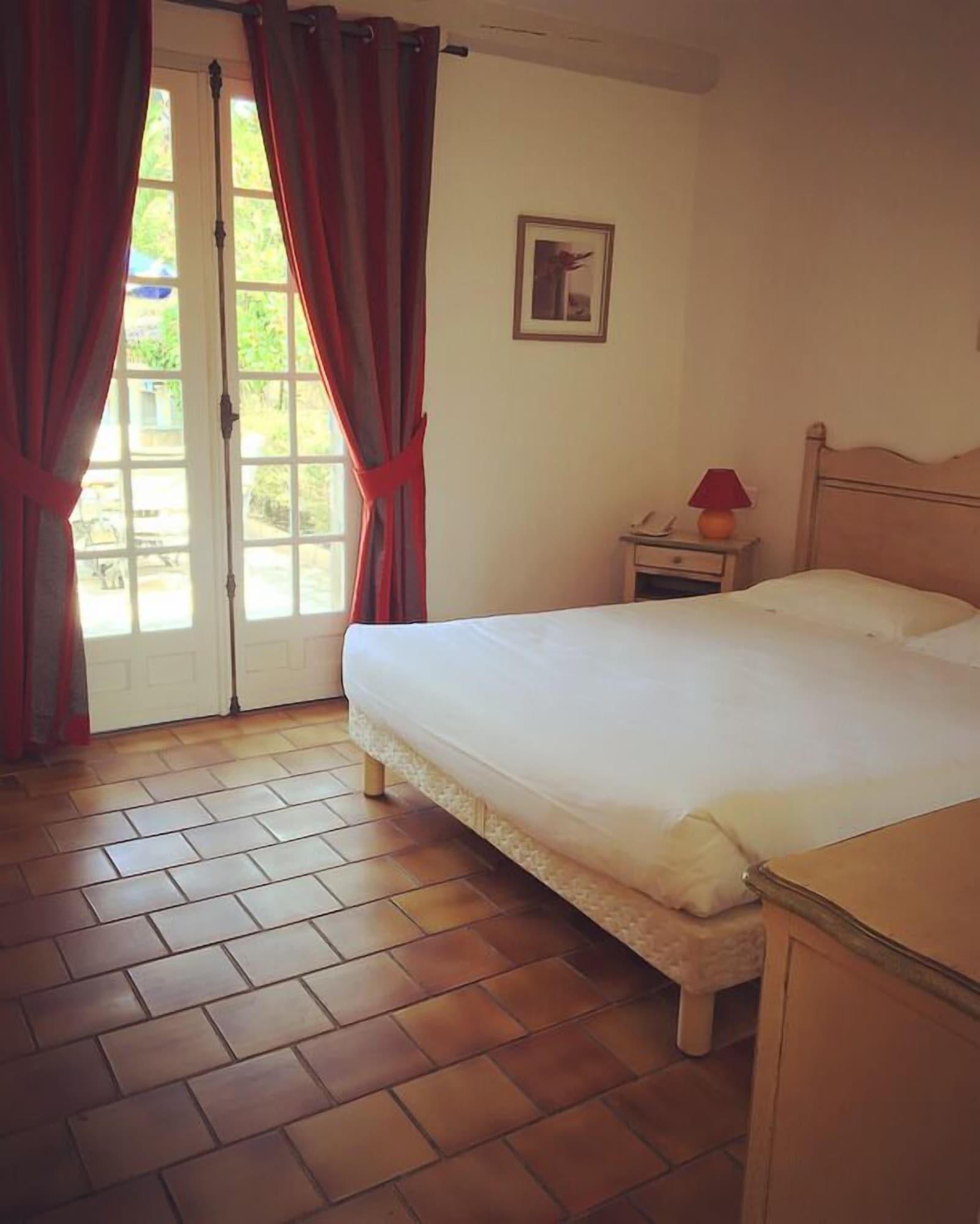 Jas Neuf Hotel 3*
