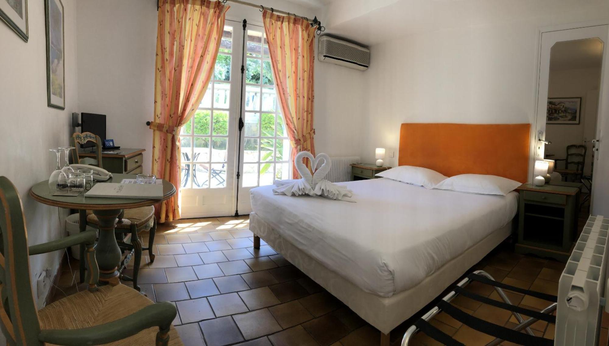 Jas Neuf Hotel 3*